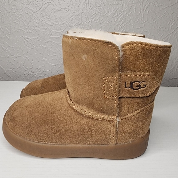 UGG Australia keelan tan suede /Baby Boots Size 4/5 Fuzzy‎ Fur Warm Cozy - Picture 1 of 11